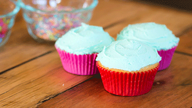 <p>How to Make Fairy Cakes!